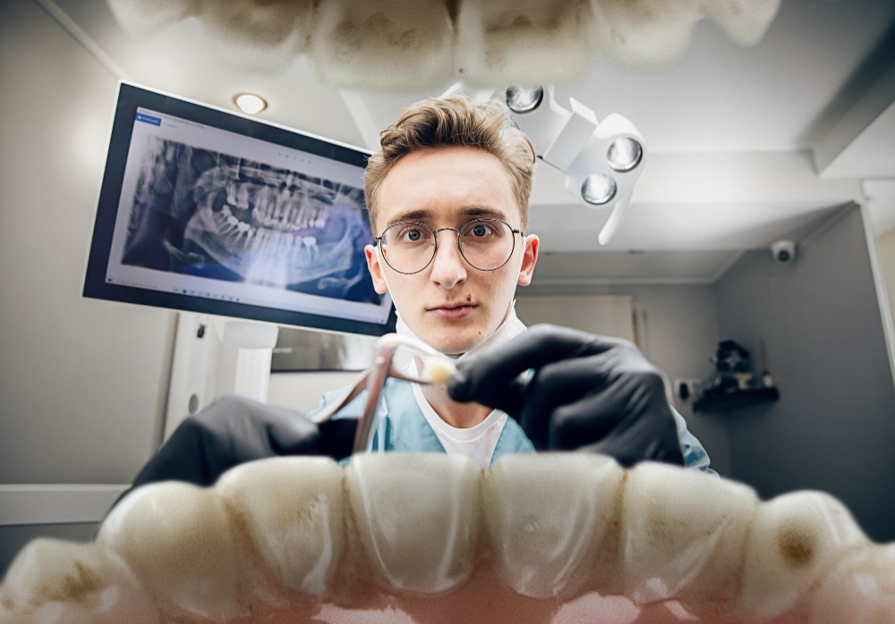 8-signs-that-you-need-dental-implants