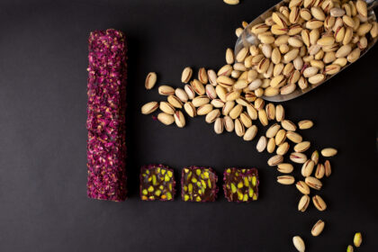 dubai-style-pistachio-dark-chocolate-bar